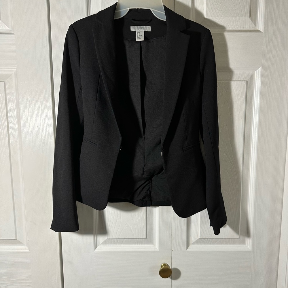 Professional black blazer with clasp closing